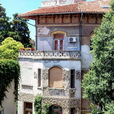 Point Zero - Giardini Central Square Italianate Penthouse Apartment Pula