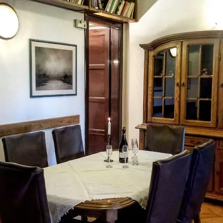Point Zero - Giardini Central Square Italianate Penthouse * Пула